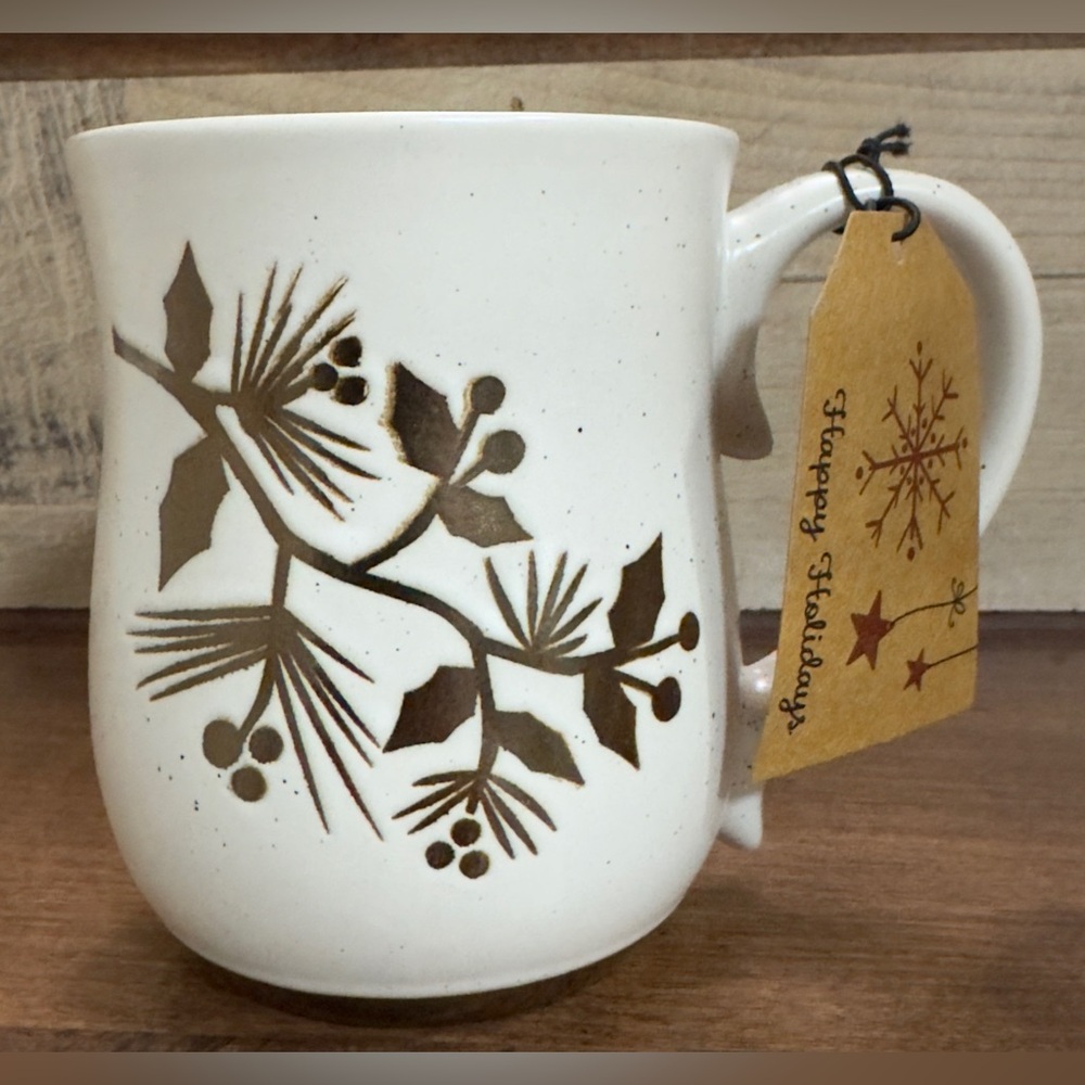 Super Cute Potter's Corner BRONZE HOLLY BRANCH Base Cream Speckled Ceramic Mug